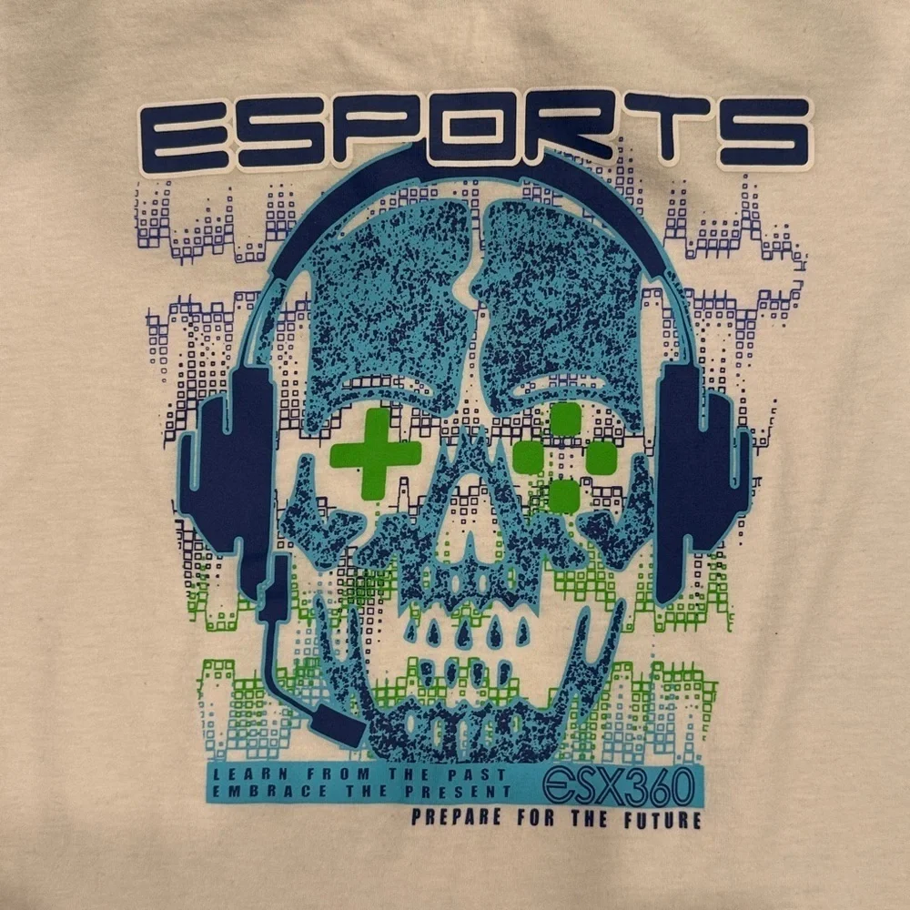NWOT, White Esports Graphic Hoodie T-Shirt